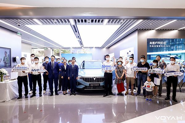 1-南京岚图空间开业嘉宾合影.jpg 1-南京岚图空间开业嘉宾合影.jpg